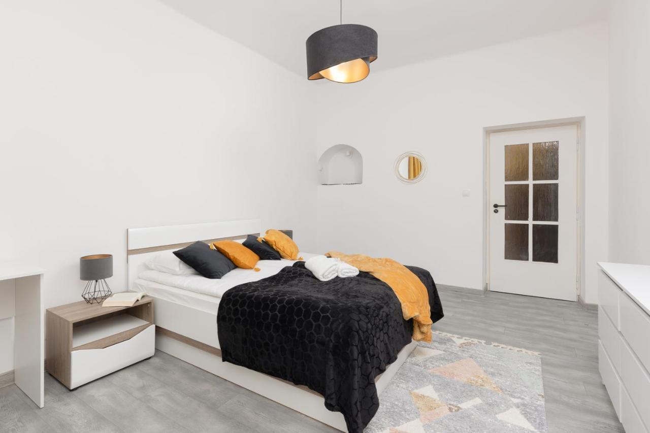 Metro Plac Wilsona Apartments Mickiewicza By Noclegi Renters Varsóvia Exterior foto