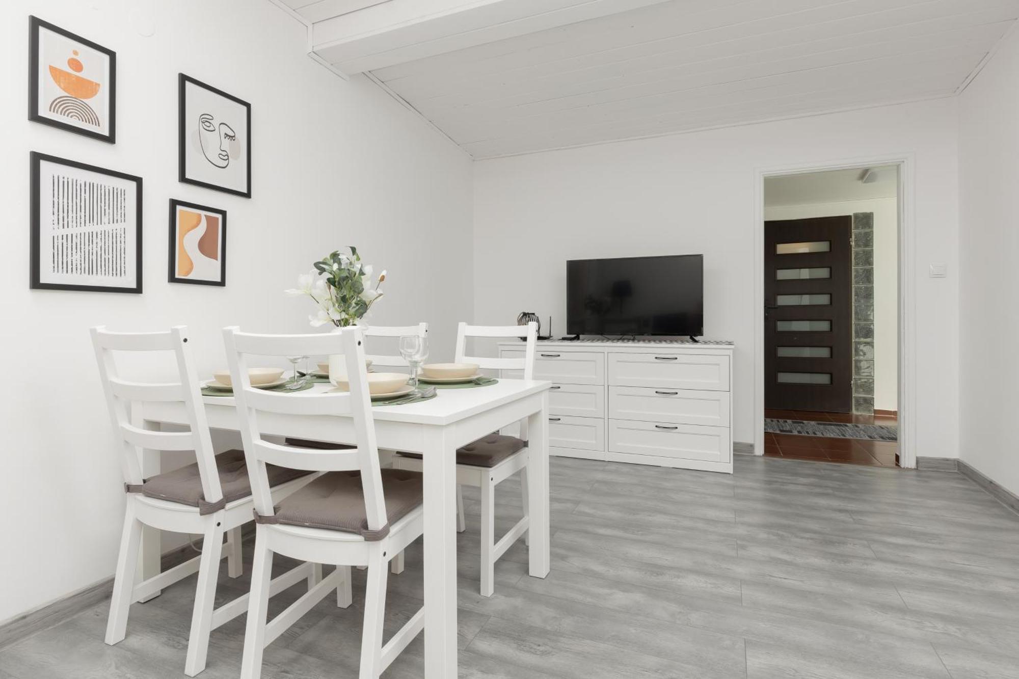 Metro Plac Wilsona Apartments Mickiewicza By Noclegi Renters Varsóvia Exterior foto